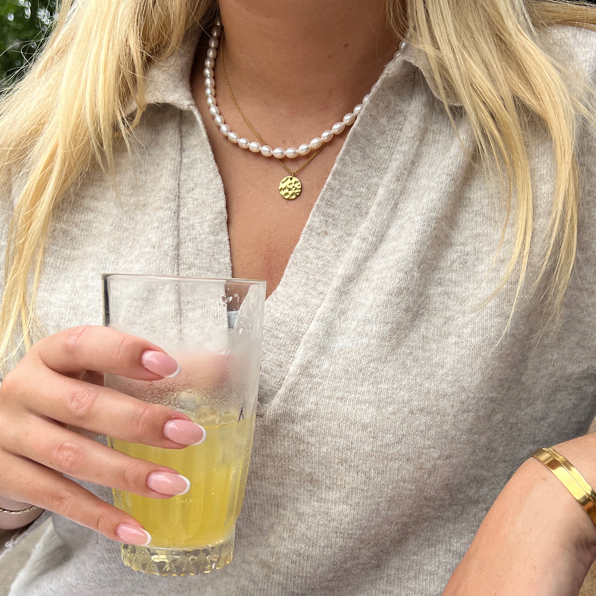 02 HAMMERED HALSKÆDE - GULDBELAGT