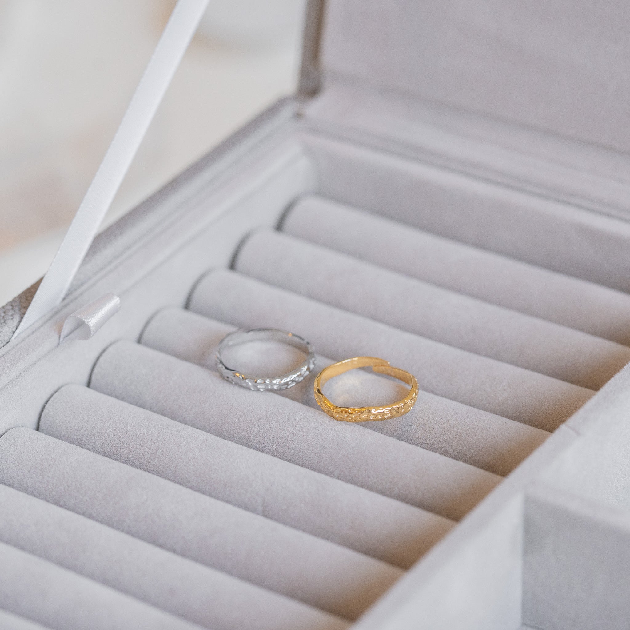 MOON WAVES JUSTERBAR RING