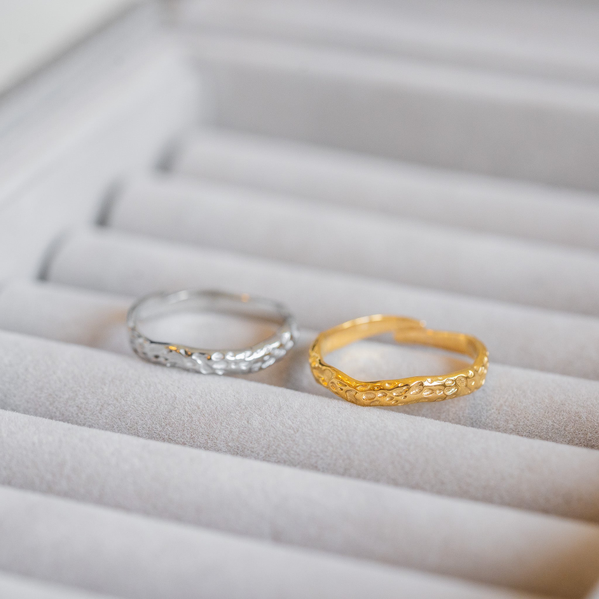 MOON WAVES JUSTERBAR RING