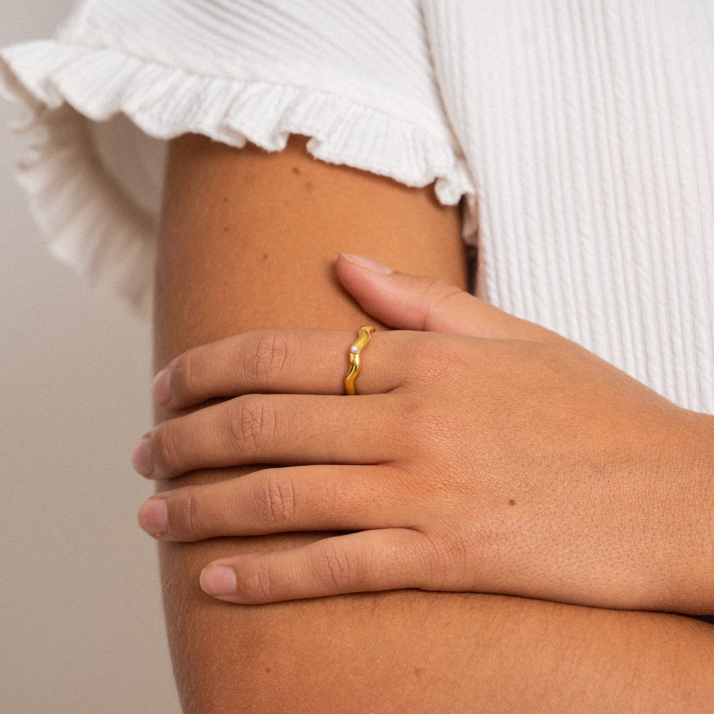 WAVES RING MED PERLE