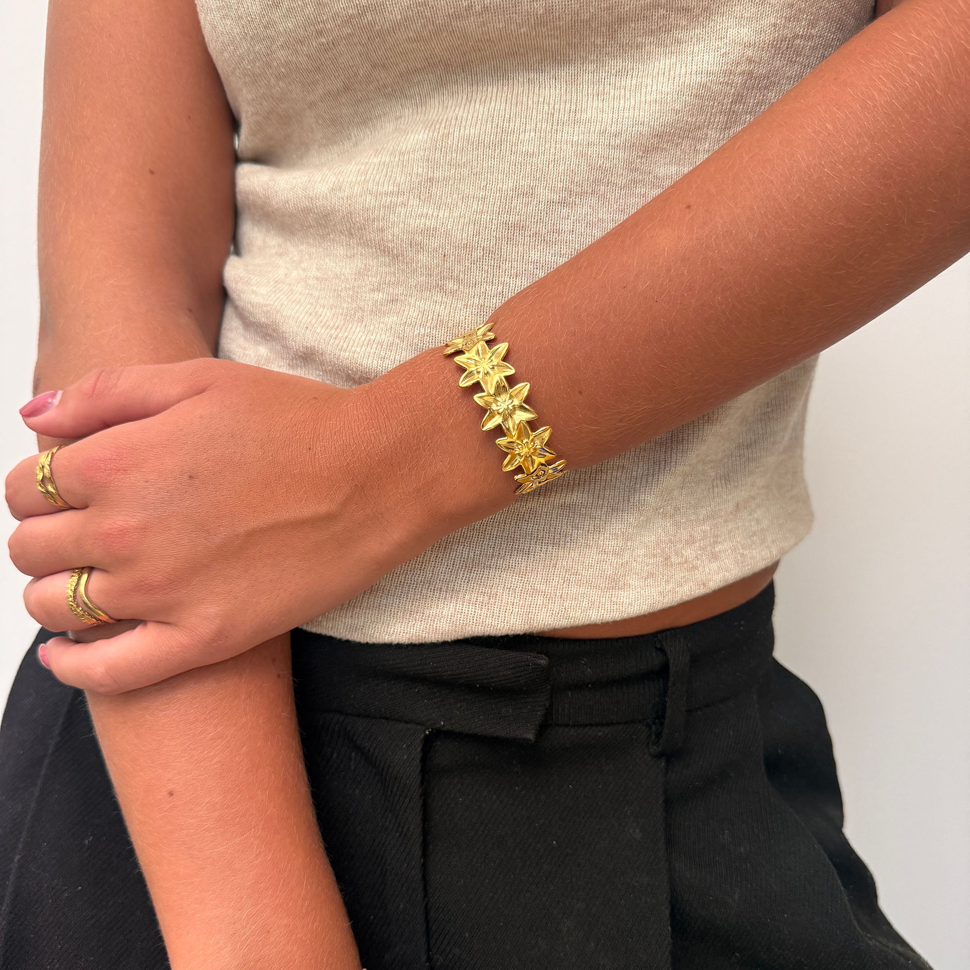 LILY JUSTERBAR ARMRING GULDBELAGT
