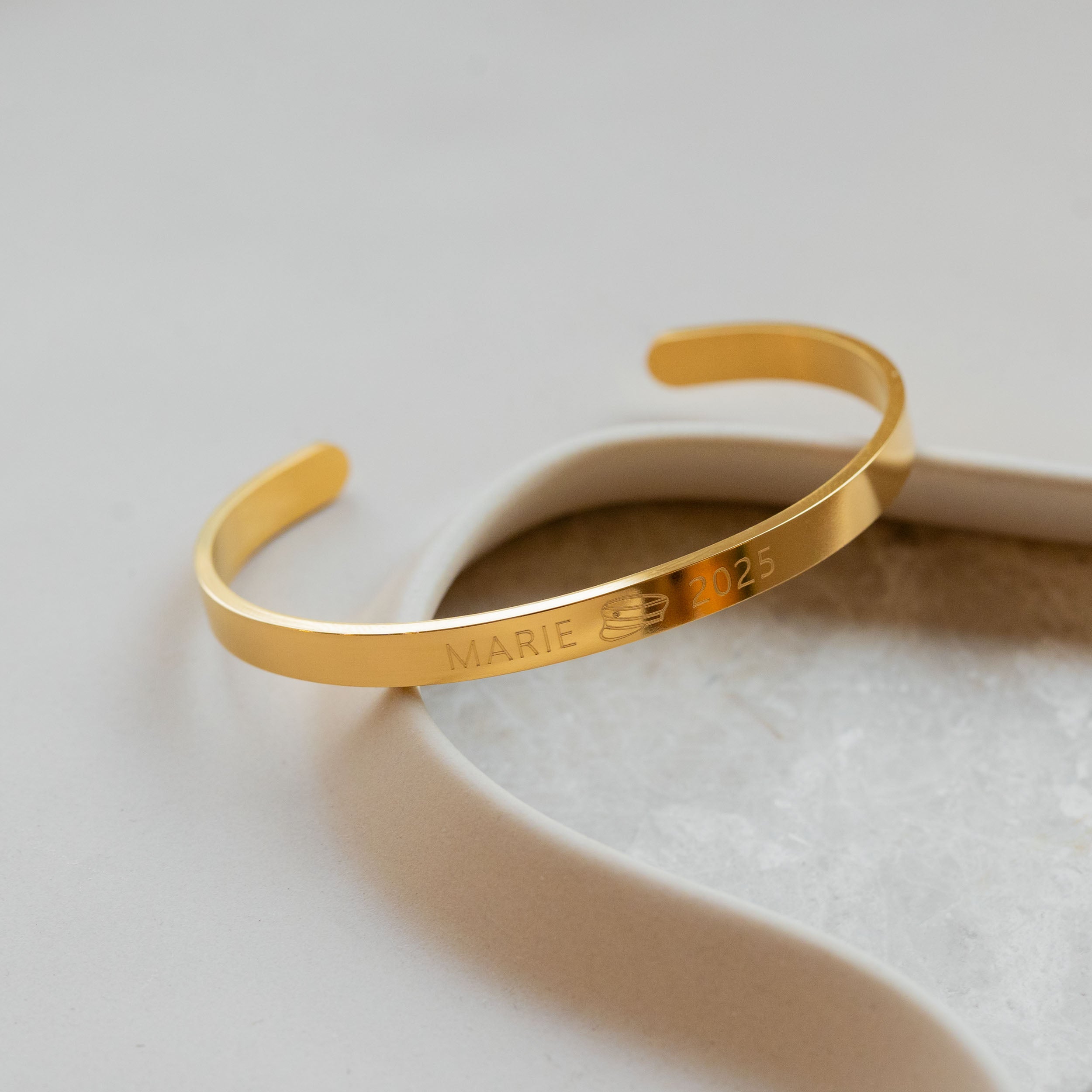 STUDENTERHUE ARMBÅND GULDBELAGT