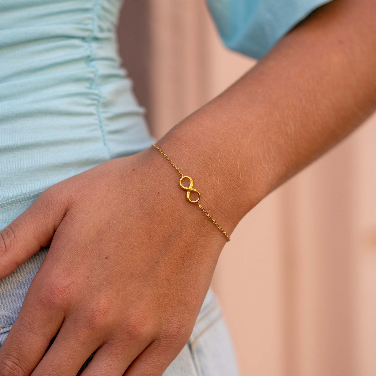 INFINITY ARMBÅND GULDBELAGT